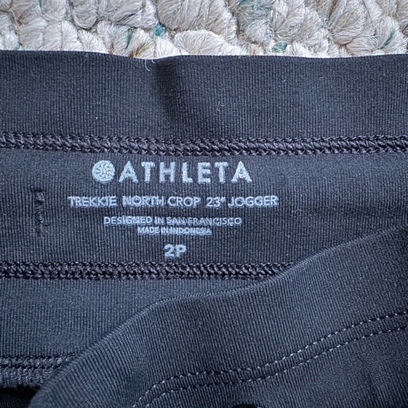 Athleta Trekkie North Crop Leggings - Picture 3 of 4